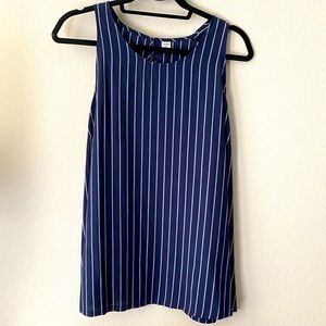 NWOT Pinstriped Top💙🤍